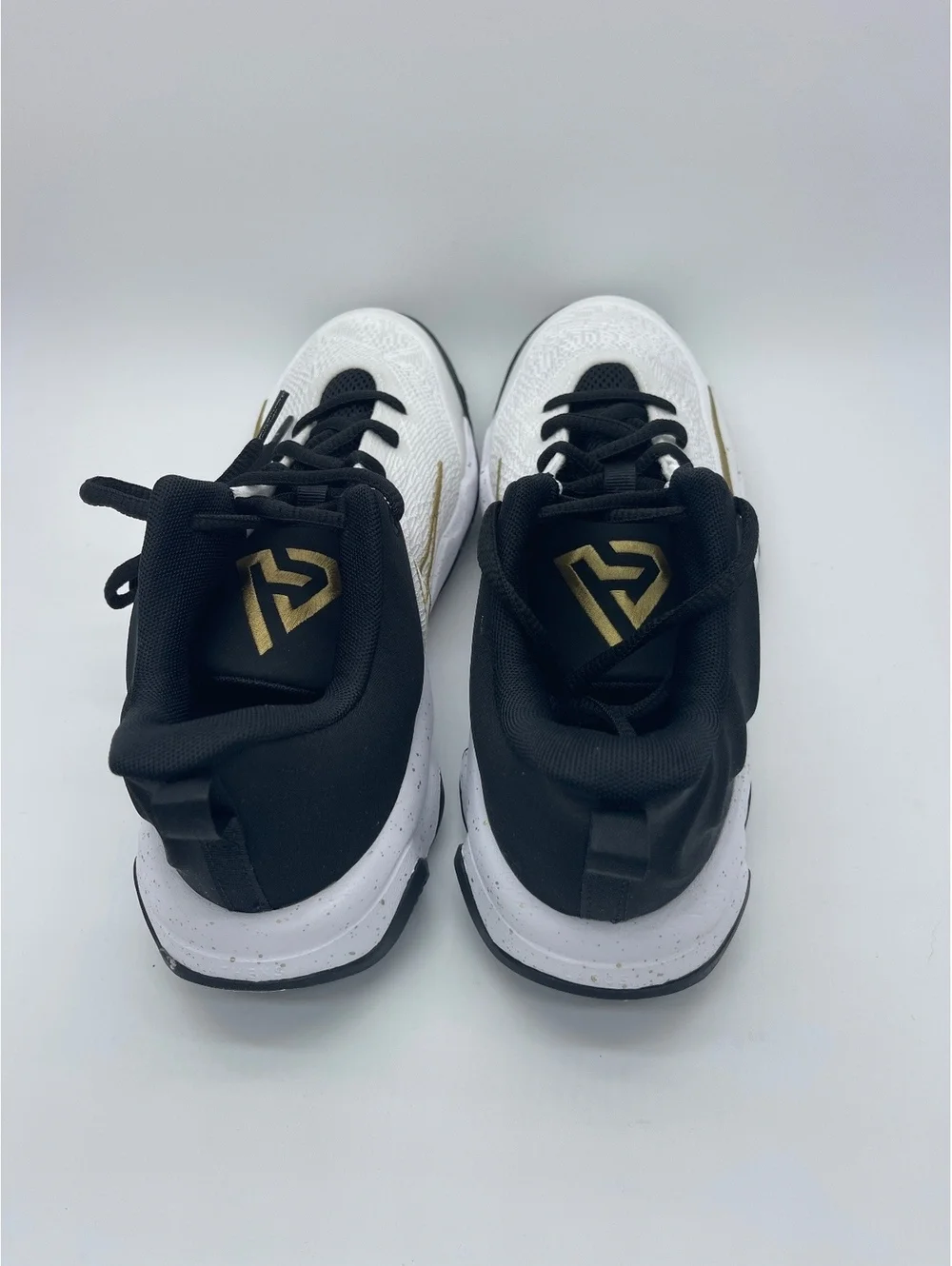 Nike Giannis Immortality Shoes White Black Gold Size 7 Youth